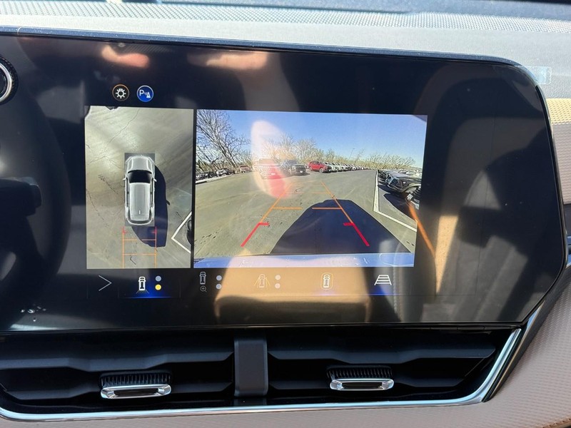 Chevrolet Equinox Vehicle Full-screen Gallery Image 18