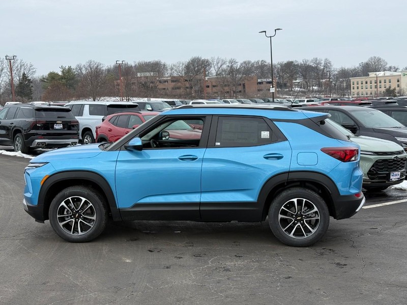 Chevrolet TrailBlazer Vehicle Full-screen Gallery Image 2