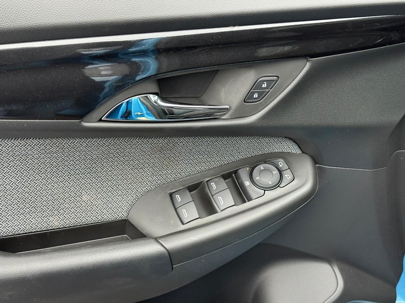 Chevrolet TrailBlazer Vehicle Full-screen Gallery Image 12