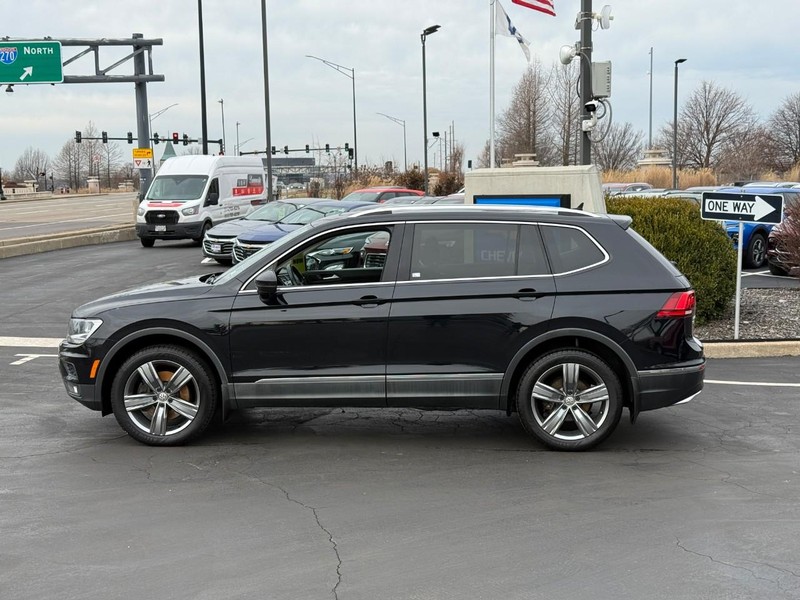 Volkswagen Tiguan Vehicle Full-screen Gallery Image 2