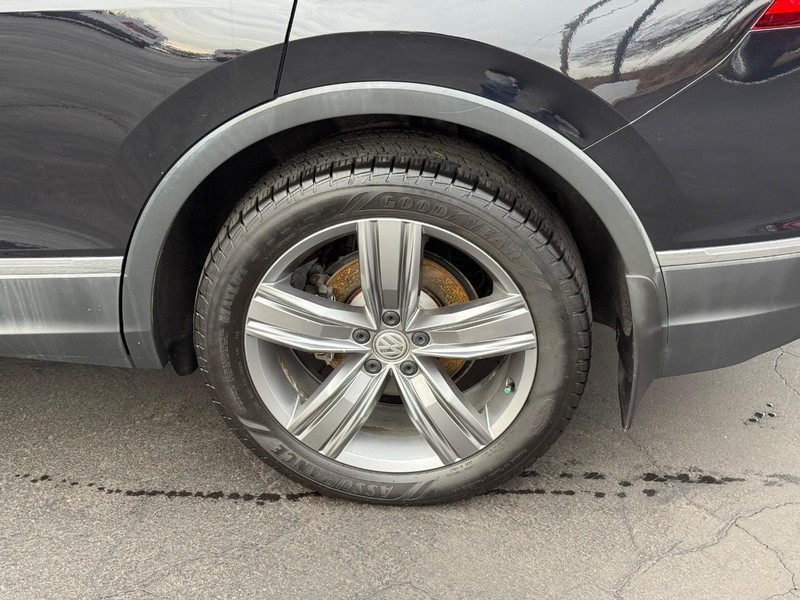 Volkswagen Tiguan Vehicle Full-screen Gallery Image 4