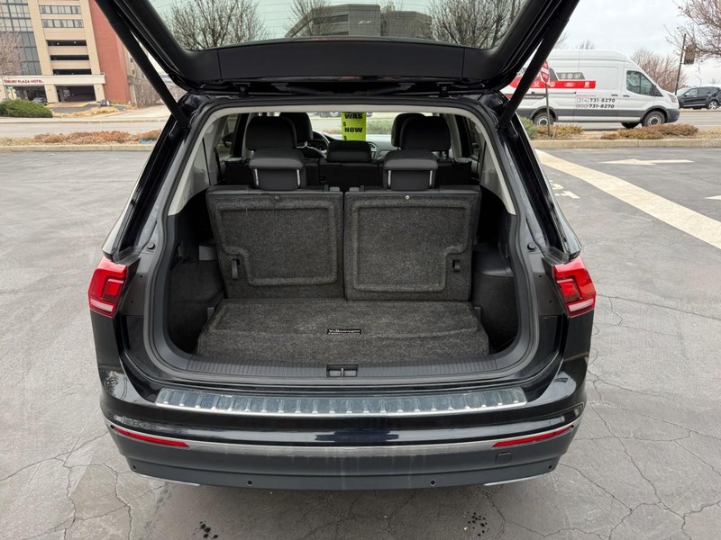 Volkswagen Tiguan Vehicle Full-screen Gallery Image 6
