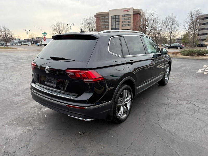 Volkswagen Tiguan Vehicle Full-screen Gallery Image 8