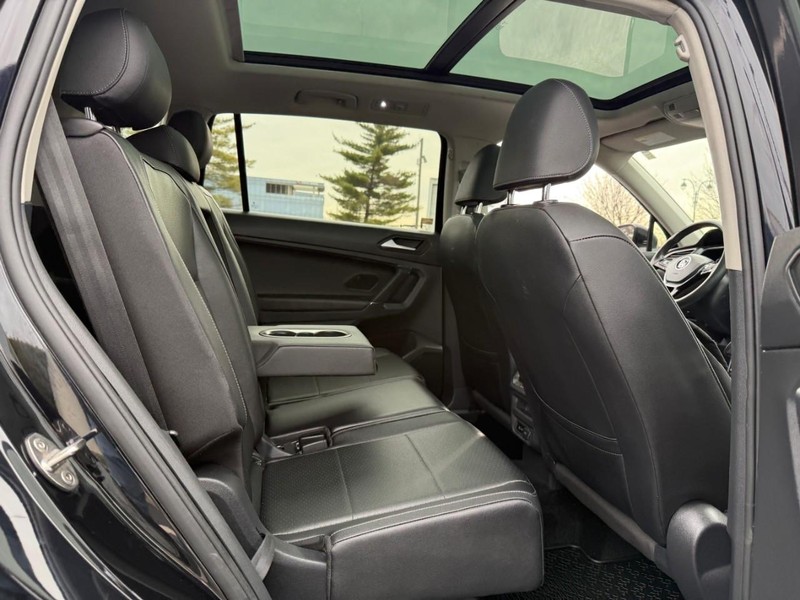 Volkswagen Tiguan Vehicle Full-screen Gallery Image 10