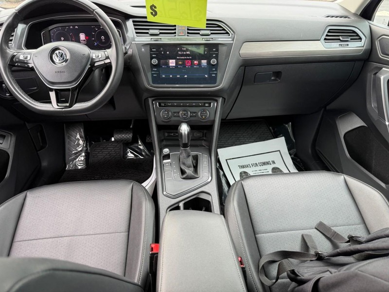 Volkswagen Tiguan Vehicle Full-screen Gallery Image 11