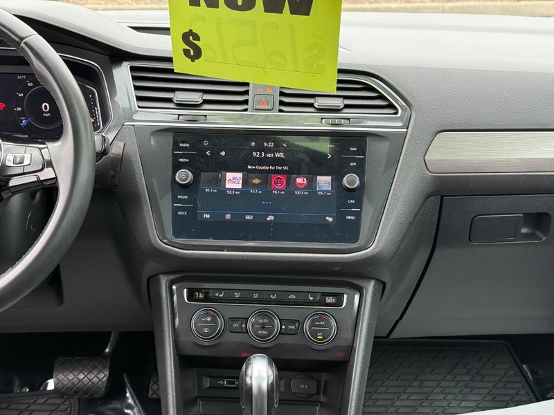 Volkswagen Tiguan Vehicle Full-screen Gallery Image 13