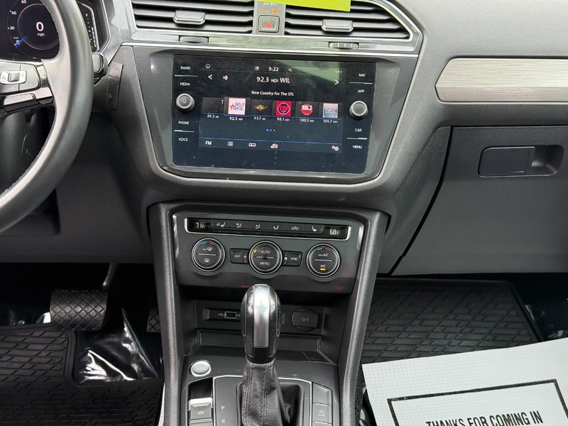 Volkswagen Tiguan Vehicle Full-screen Gallery Image 14