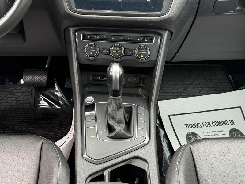 Volkswagen Tiguan Vehicle Full-screen Gallery Image 15