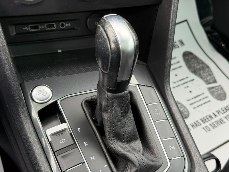 Volkswagen Tiguan Vehicle Full-screen Gallery Image 21