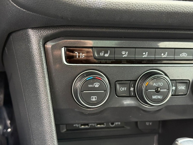 Volkswagen Tiguan Vehicle Full-screen Gallery Image 22