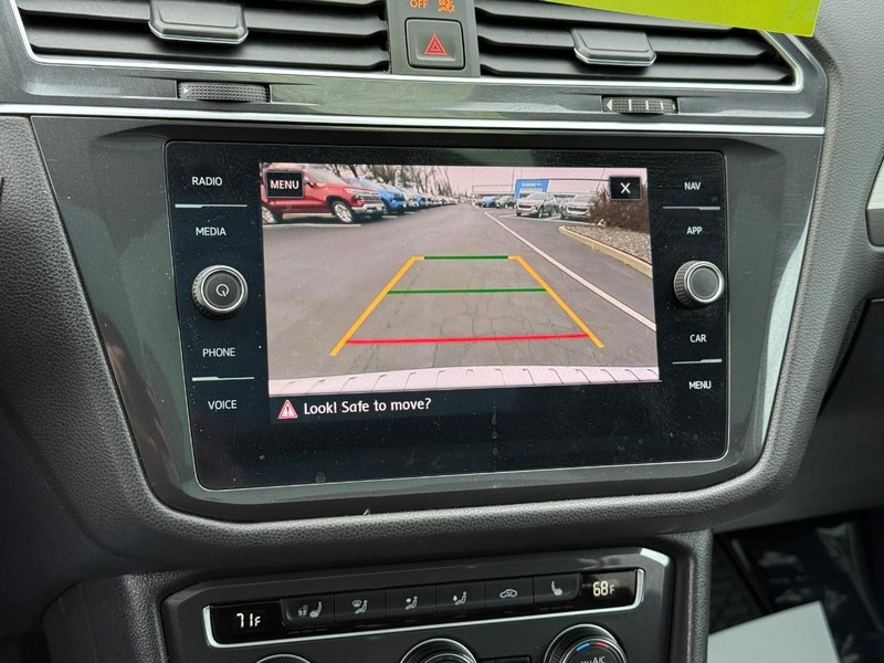 Volkswagen Tiguan Vehicle Full-screen Gallery Image 23