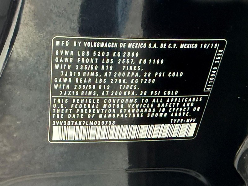 Volkswagen Tiguan Vehicle Full-screen Gallery Image 24