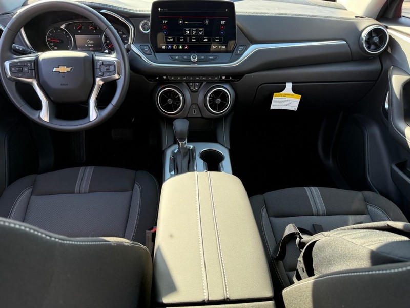 Chevrolet Blazer Vehicle Full-screen Gallery Image 12