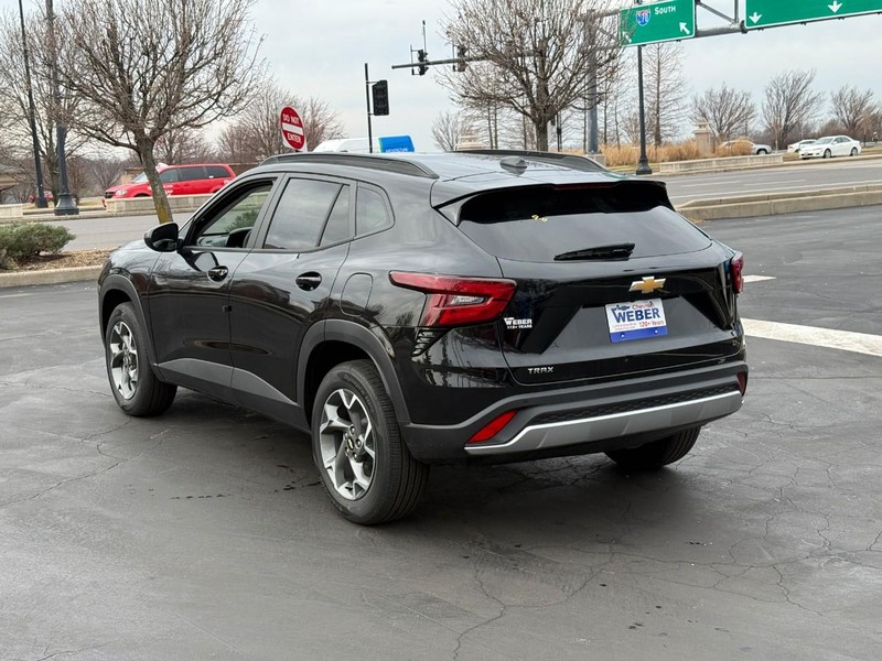 Chevrolet Trax Vehicle Full-screen Gallery Image 3