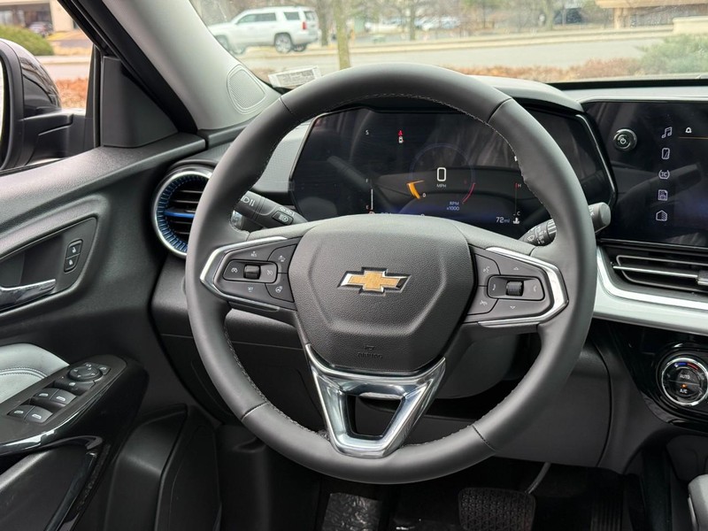 Chevrolet Trax Vehicle Full-screen Gallery Image 13