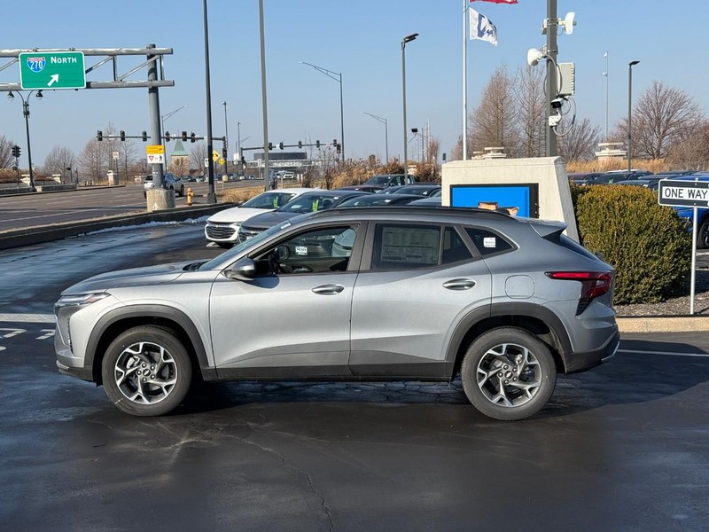 Chevrolet Trax Vehicle Full-screen Gallery Image 2