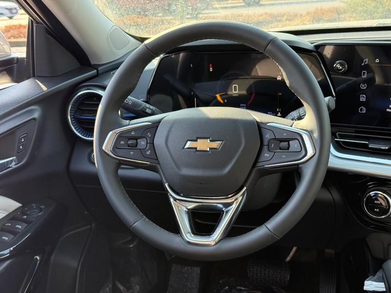 Chevrolet Trax Vehicle Full-screen Gallery Image 11