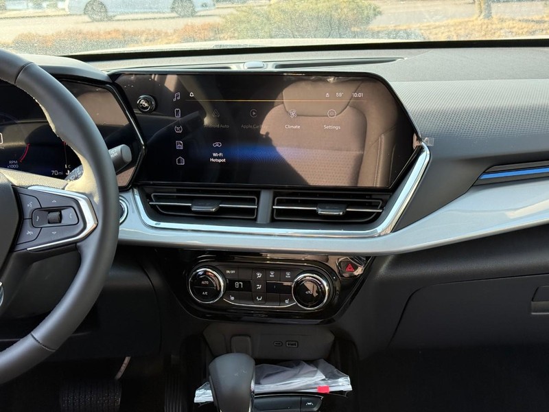 Chevrolet Trax Vehicle Full-screen Gallery Image 12