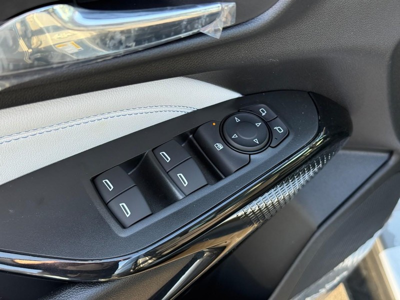 Chevrolet Trax Vehicle Full-screen Gallery Image 15