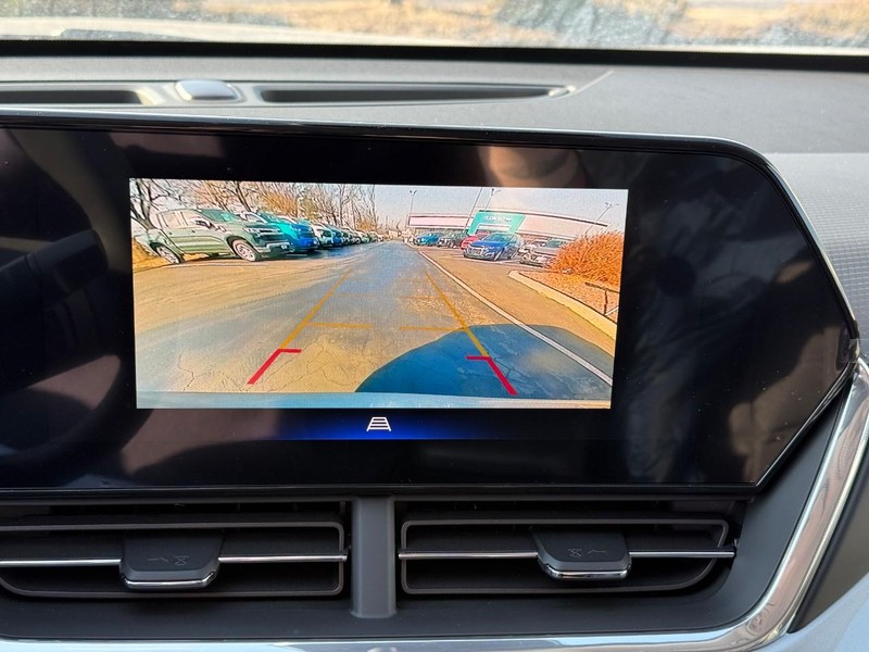 Chevrolet Trax Vehicle Full-screen Gallery Image 23