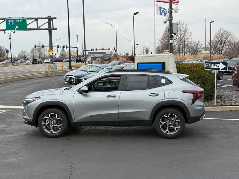 Chevrolet Trax Vehicle Full-screen Gallery Image 2