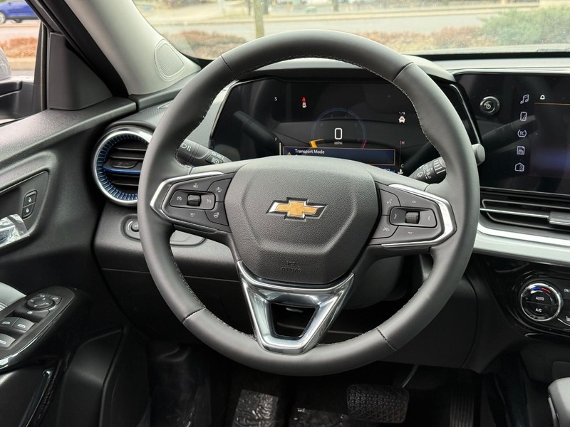 Chevrolet Trax Vehicle Full-screen Gallery Image 12