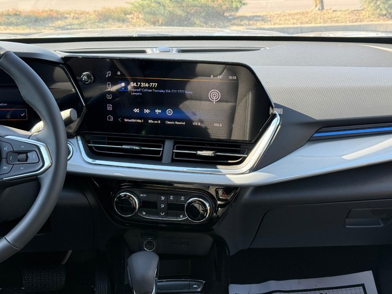 Chevrolet Trax Vehicle Full-screen Gallery Image 12