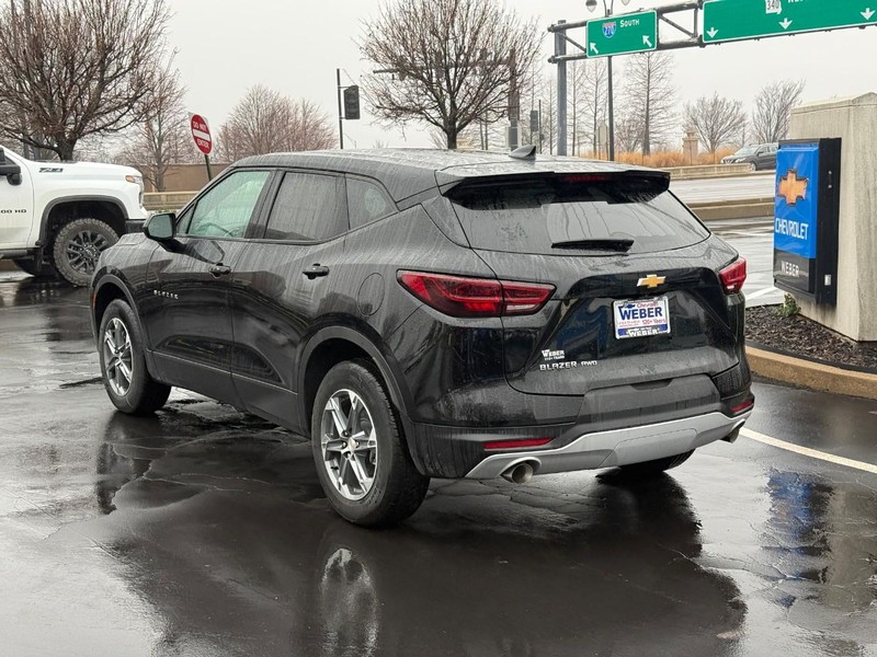 Chevrolet Blazer Vehicle Full-screen Gallery Image 03