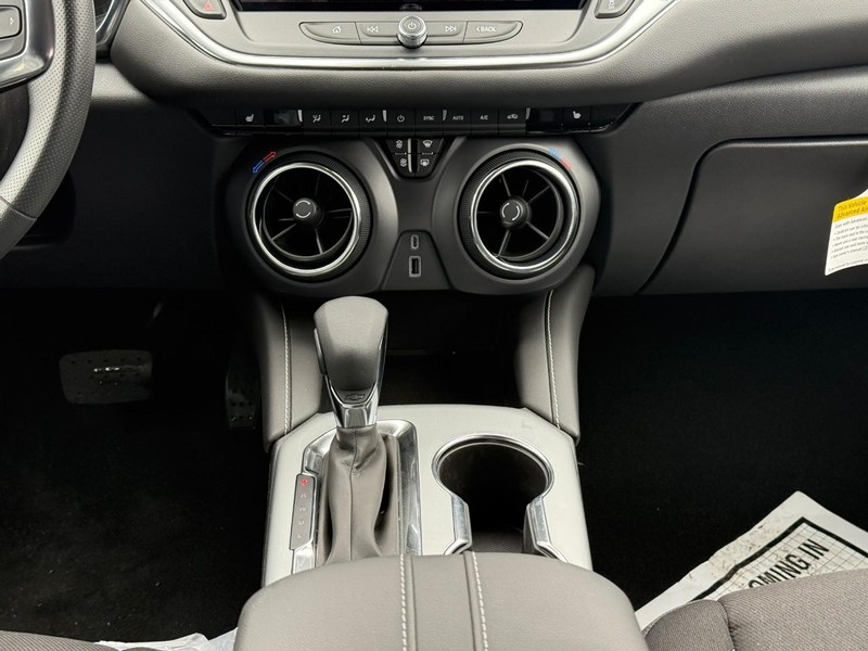 Chevrolet Blazer Vehicle Full-screen Gallery Image 16