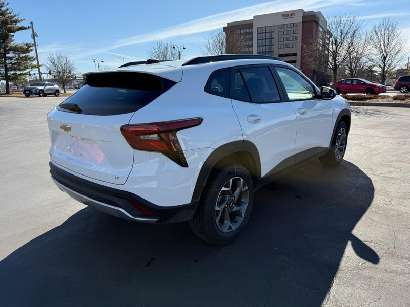 Chevrolet Trax Vehicle Full-screen Gallery Image 8