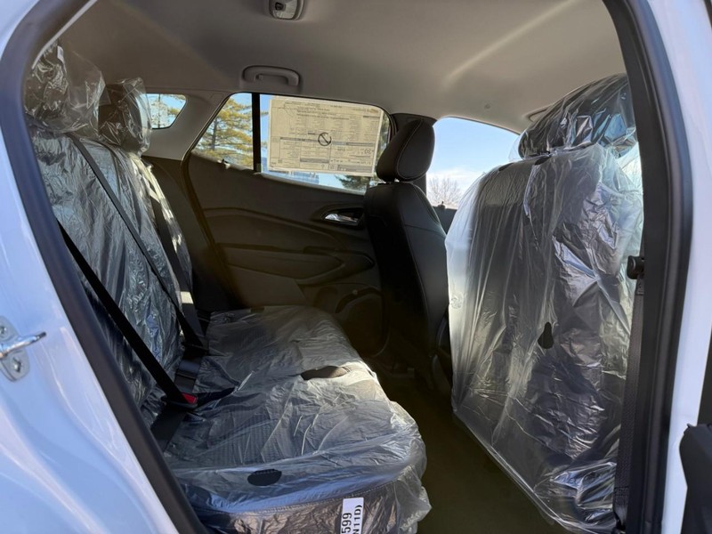 Chevrolet Trax Vehicle Full-screen Gallery Image 11