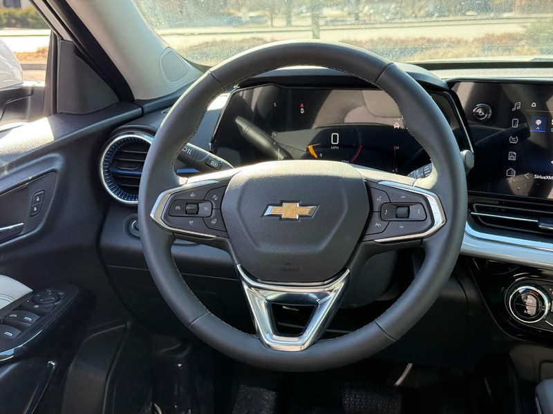 Chevrolet Trax Vehicle Full-screen Gallery Image 13