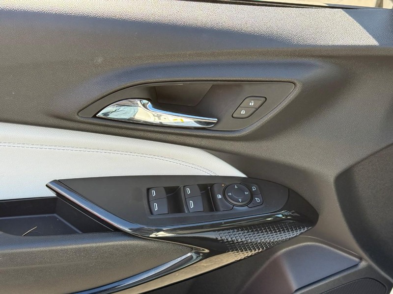 Chevrolet Trax Vehicle Full-screen Gallery Image 16