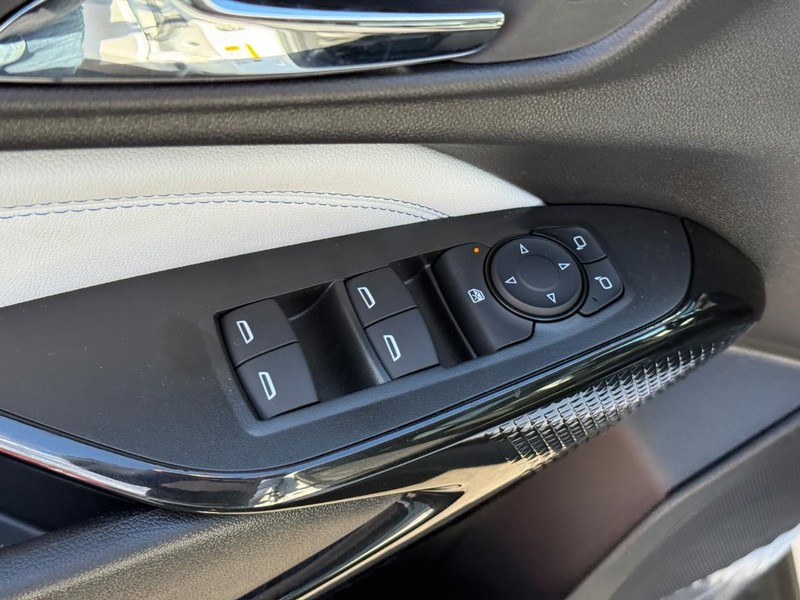 Chevrolet Trax Vehicle Full-screen Gallery Image 17