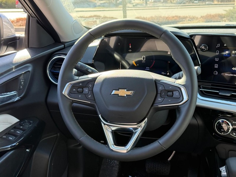 Chevrolet Trax Vehicle Full-screen Gallery Image 12