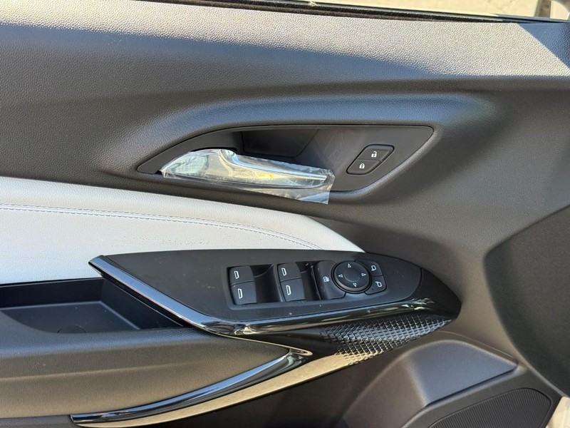 Chevrolet Trax Vehicle Full-screen Gallery Image 15