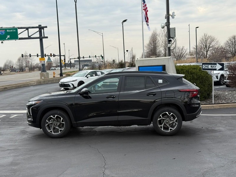 Chevrolet Trax Vehicle Full-screen Gallery Image 2