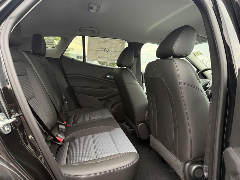 Chevrolet Trax Vehicle Full-screen Gallery Image 9