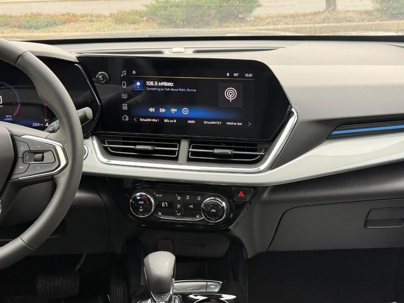 Chevrolet Trax Vehicle Full-screen Gallery Image 12