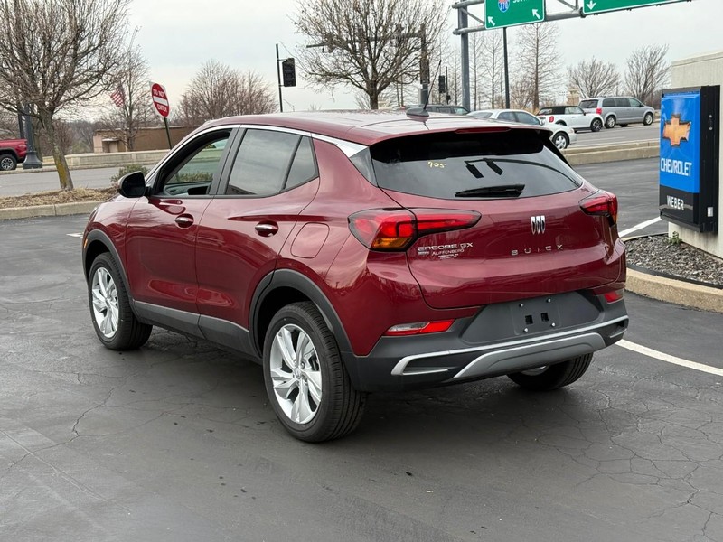 Buick Encore GX Vehicle Full-screen Gallery Image 03