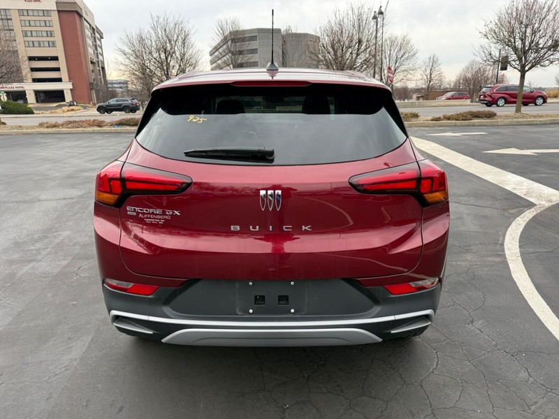 Buick Encore GX Vehicle Full-screen Gallery Image 06