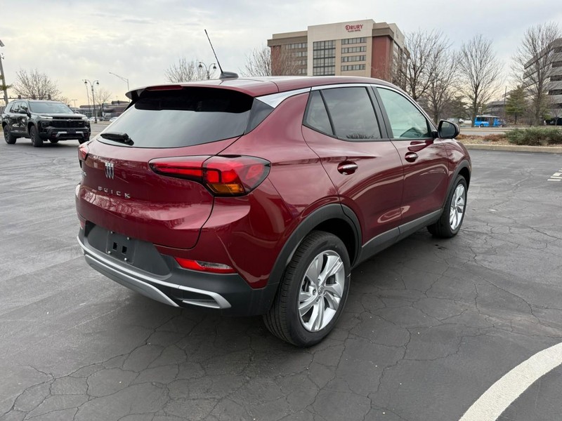 Buick Encore GX Vehicle Full-screen Gallery Image 07