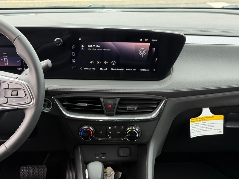Buick Encore GX Vehicle Full-screen Gallery Image 13