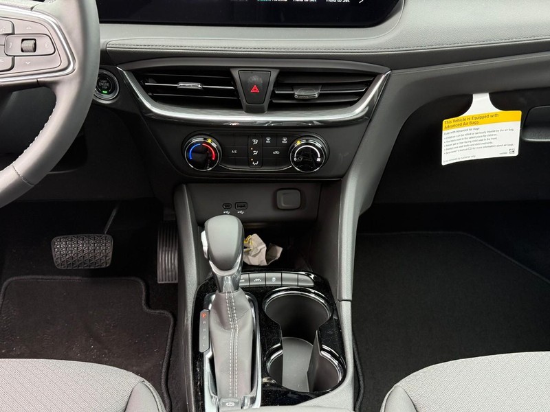 Buick Encore GX Vehicle Full-screen Gallery Image 14