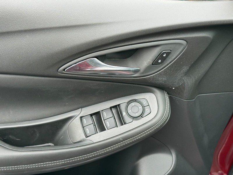 Buick Encore GX Vehicle Full-screen Gallery Image 16