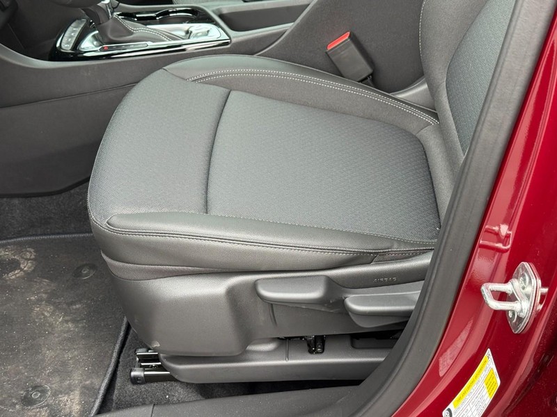 Buick Encore GX Vehicle Full-screen Gallery Image 17