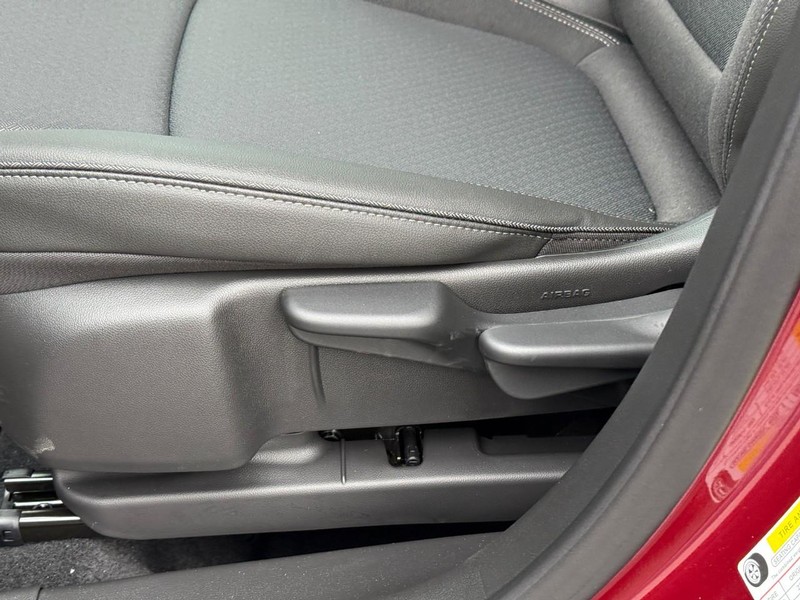 Buick Encore GX Vehicle Full-screen Gallery Image 18