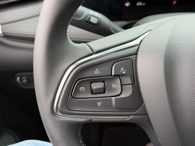 Buick Encore GX Vehicle Full-screen Gallery Image 20