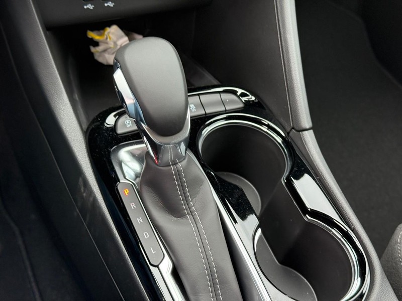 Buick Encore GX Vehicle Full-screen Gallery Image 22