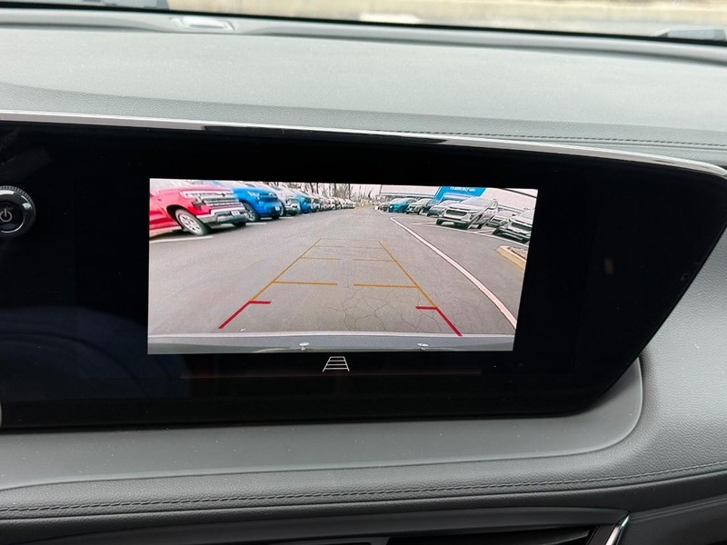 Buick Encore GX Vehicle Full-screen Gallery Image 23
